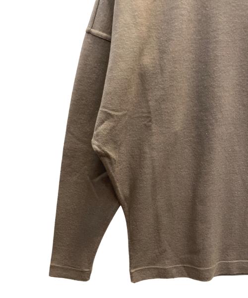inn ISSEY MIYAKE（イッセイミヤケ）inn ISSEY MIYAKE (イッセイミヤケ) 長袖カットソー オリーブ サイズ:Мの古着・服飾アイテム