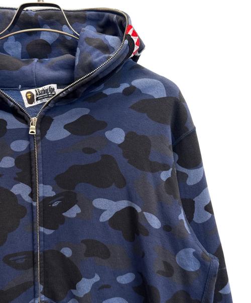 A BATHING APE（アベイシングエイプ）A BATHING APE (アベイシングエイプ) COLOUR CAMO SHARK FULL ZIP HOODIE ブルー サイズ:2XLの古着・服飾アイテム