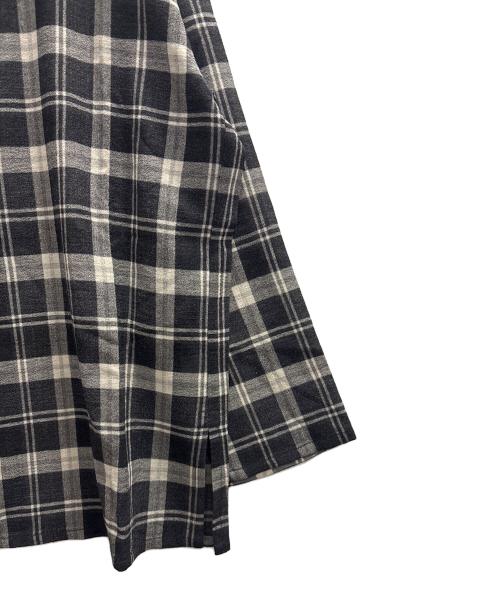ISSEY MIYAKE PERMANENTE（イッセイミヤケ ペルマネンテ）ISSEY MIYAKE PERMANENTE (イッセイミヤケ ペルマネンテ) ノーカラーシャツ ホワイト×ブラック サイズ:Мの古着・服飾アイテム