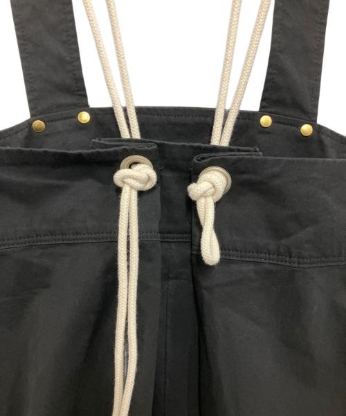 RNA（アールエヌエー）RNA (アールエヌエー) ミリタリーエプロンワンピース ブラック サイズ:M 未使用品の古着・服飾アイテム