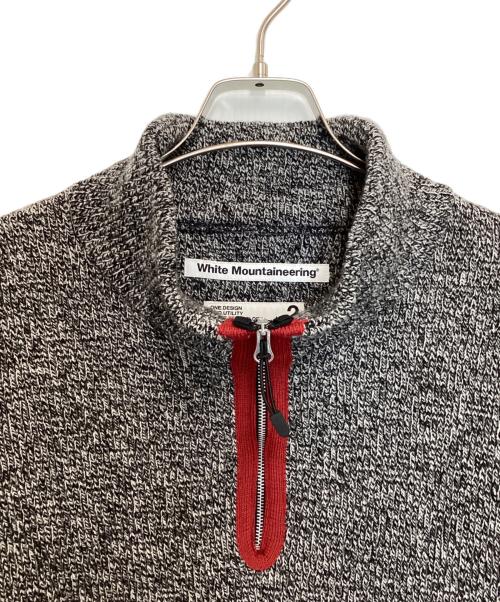 WHITE MOUNTAINEERING（ホワイトマウンテ二アニング）WHITE MOUNTAINEERING (ホワイトマウンテ二アニング) HALF ZIP KNIT PULLOVER グレー×レッド サイズ:2の古着・服飾アイテム