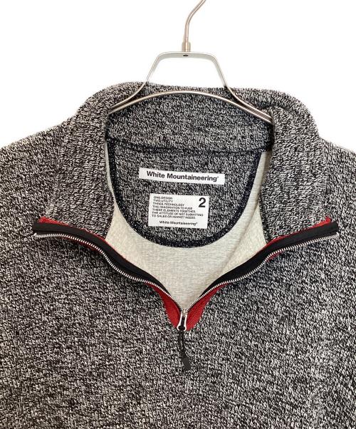 WHITE MOUNTAINEERING（ホワイトマウンテ二アニング）WHITE MOUNTAINEERING (ホワイトマウンテ二アニング) HALF ZIP KNIT PULLOVER グレー×レッド サイズ:2の古着・服飾アイテム