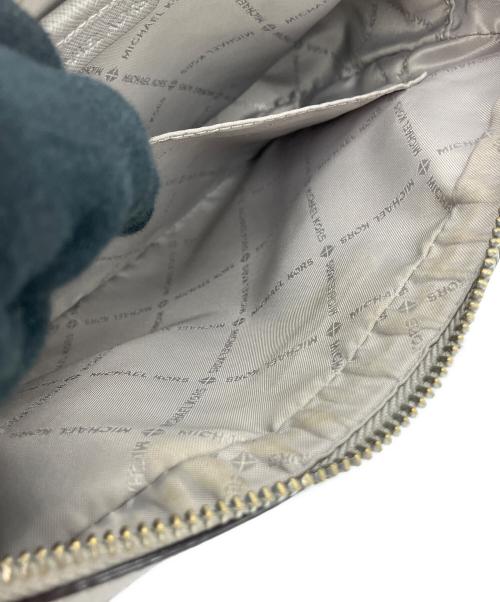 MICHAEL KORS（マイケル・コース）MICHAEL KORS (マイケル・コース) ショルダーバッグ ホワイトの古着・服飾アイテム