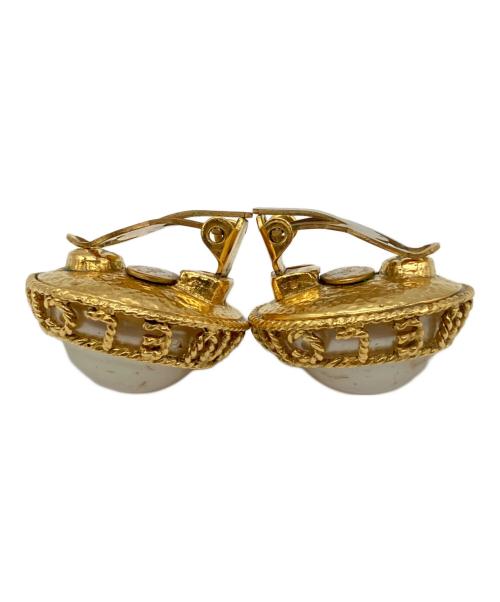 CHANEL（シャネル）CHANEL (シャネル) イヤリング ホワイト×ゴールドの古着・服飾アイテム