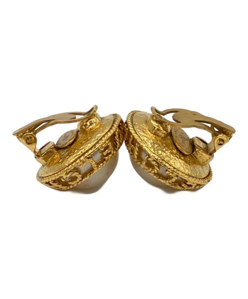 CHANEL（シャネル）CHANEL (シャネル) イヤリング ホワイト×ゴールドの古着・服飾アイテム