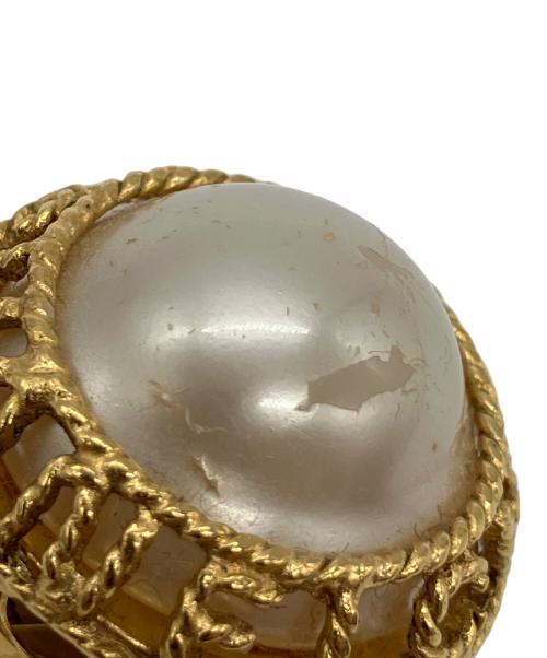 CHANEL（シャネル）CHANEL (シャネル) イヤリング ホワイト×ゴールドの古着・服飾アイテム