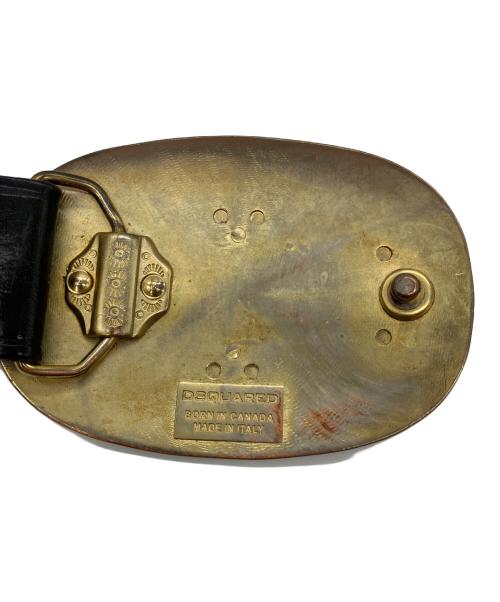 DSQUARED2（ディースクエアード）DSQUARED2 (ディースクエアード) ロゴバックルベルト アイボリー×ブラックの古着・服飾アイテム