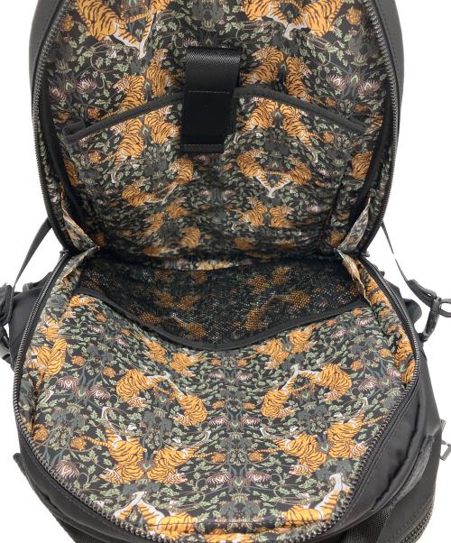 Onitsuka Tiger（オニツカタイガー）Onitsuka Tiger (オニツカタイガー) 刺繍バックパック ブラックの古着・服飾アイテム