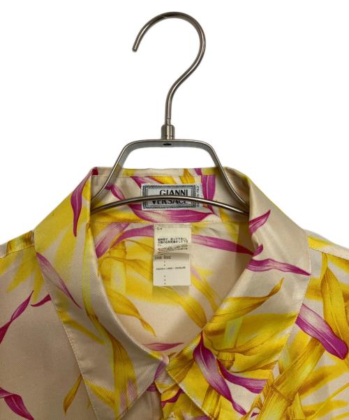 GIANNI VERSACE（ジャンニ・ヴェルサーチ）GIANNI VERSACE (ジャンニ・ヴェルサーチ) シルクシャツ イエロー×ピンク サイズ:54の古着・服飾アイテム