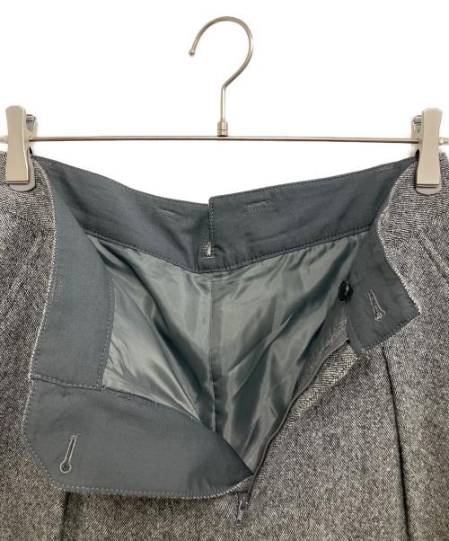 kurashi&trips publishing（クラシアンドトリップス パブリッシング）kurashi&trips publishing (クラシアンドトリップス パブリッシング) 「やわらかツイードに、一目惚れ」カーブシルエットのパンツ グレー サイズ:Lの古着・服飾アイテム