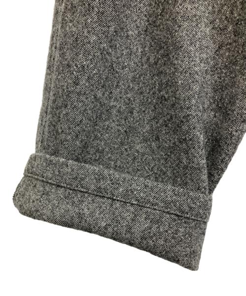 kurashi&trips publishing（クラシアンドトリップス パブリッシング）kurashi&trips publishing (クラシアンドトリップス パブリッシング) 「やわらかツイードに、一目惚れ」カーブシルエットのパンツ グレー サイズ:Lの古着・服飾アイテム