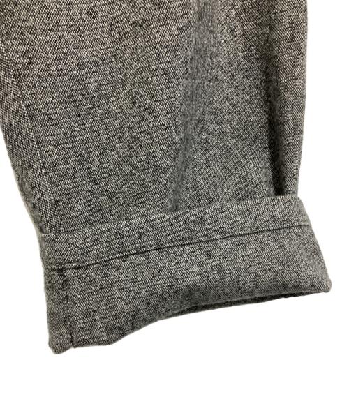 kurashi&trips publishing（クラシアンドトリップス パブリッシング）kurashi&trips publishing (クラシアンドトリップス パブリッシング) 「やわらかツイードに、一目惚れ」カーブシルエットのパンツ グレー サイズ:Lの古着・服飾アイテム