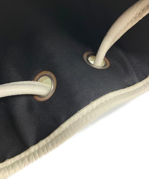 VASIC（ヴァジック）VASIC (ヴァジック) ショルダーバッグ ホワイトの古着・服飾アイテム