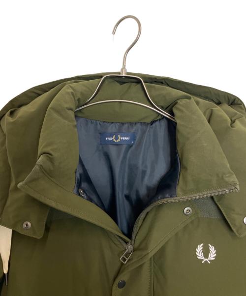 FRED PERRY（フレッドペリー）FRED PERRY (フレッドペリー) ダウンジャケット カーキ サイズ:Mの古着・服飾アイテム