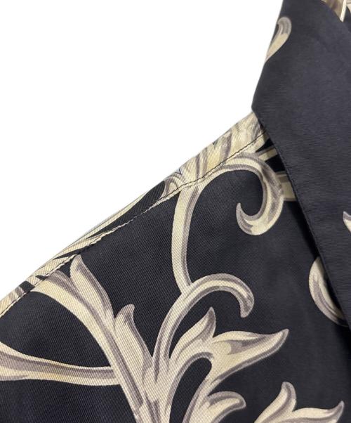 GIANNI VERSACE（ジャンニ・ヴェルサーチ）GIANNI VERSACE (ジャンニ・ヴェルサーチ) シルクシャツ ブラック×ブルー サイズ:48の古着・服飾アイテム