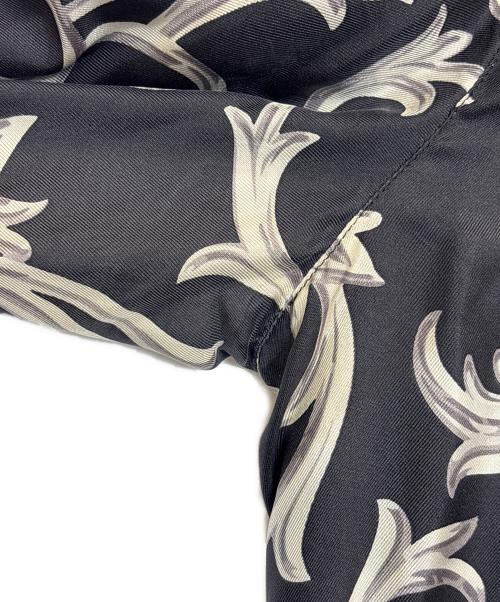 GIANNI VERSACE（ジャンニ・ヴェルサーチ）GIANNI VERSACE (ジャンニ・ヴェルサーチ) シルクシャツ ブラック×ブルー サイズ:48の古着・服飾アイテム