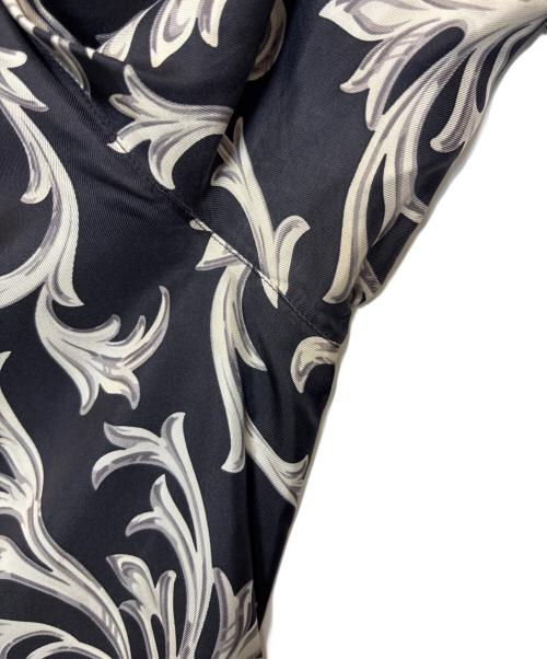GIANNI VERSACE（ジャンニ・ヴェルサーチ）GIANNI VERSACE (ジャンニ・ヴェルサーチ) シルクシャツ ブラック×ブルー サイズ:48の古着・服飾アイテム