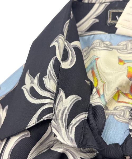 GIANNI VERSACE（ジャンニ・ヴェルサーチ）GIANNI VERSACE (ジャンニ・ヴェルサーチ) シルクシャツ ブラック×ブルー サイズ:48の古着・服飾アイテム