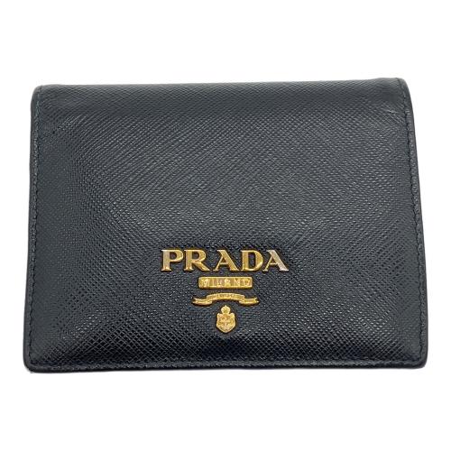PRADA（プラダ）PRADA (プラダ) 2つ折り財布 ブラック×ピンクの古着・服飾アイテム