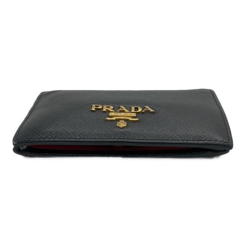 PRADA（プラダ）PRADA (プラダ) 2つ折り財布 ブラック×ピンクの古着・服飾アイテム