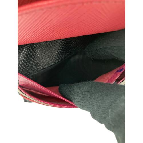 PRADA（プラダ）PRADA (プラダ) 2つ折り財布 ブラック×ピンクの古着・服飾アイテム