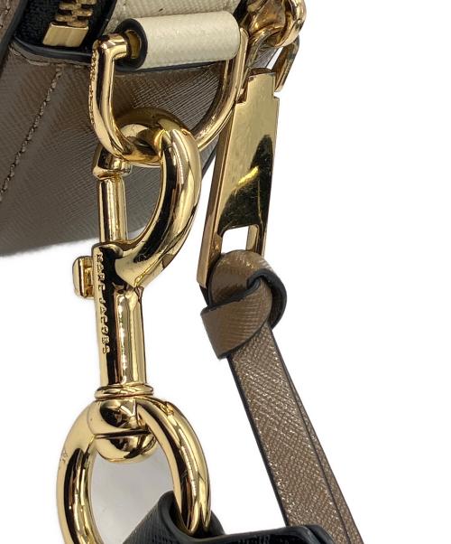 MARC JACOBS（マークジェイコブズ）MARC JACOBS (マークジェイコブズ) ショルダーバッグ ベージュ×ホワイトの古着・服飾アイテム