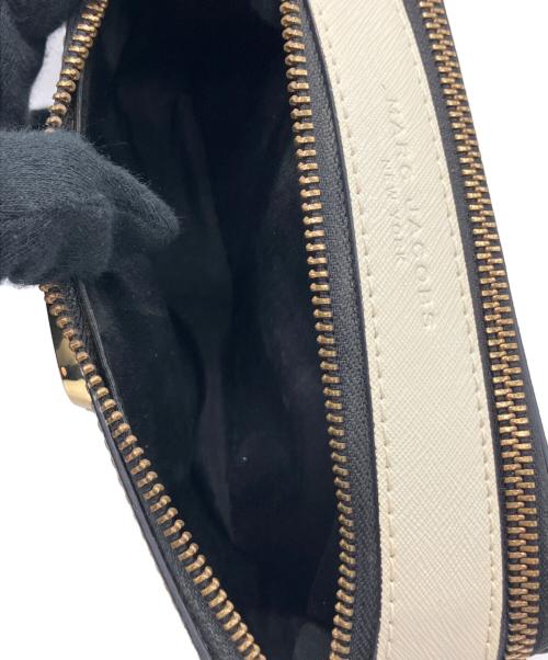 MARC JACOBS（マークジェイコブズ）MARC JACOBS (マークジェイコブズ) ショルダーバッグ ベージュ×ホワイトの古着・服飾アイテム