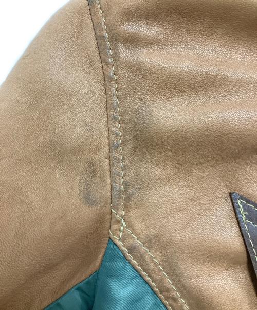 AVIREX（アヴィレックス）AVIREX (アヴィレックス) レザーパッチフライトジャケット ブラウン×グリーン サイズ:Mの古着・服飾アイテム