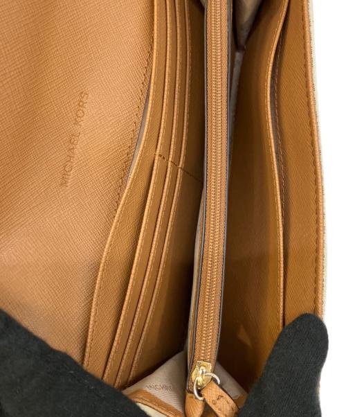 MICHAEL KORS（マイケルコース）MICHAEL KORS (マイケルコース) 長財布 ベージュの古着・服飾アイテム
