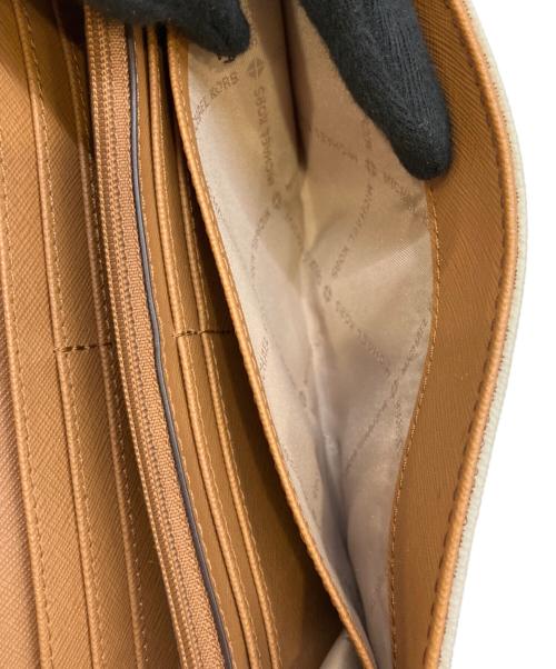 MICHAEL KORS（マイケルコース）MICHAEL KORS (マイケルコース) 長財布 ベージュの古着・服飾アイテム