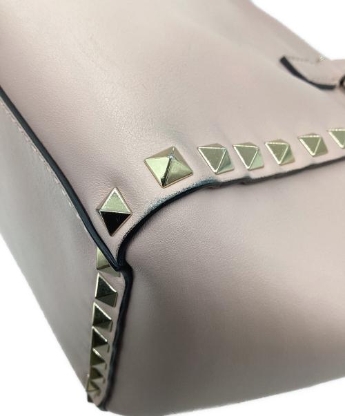 VALENTINO（ヴァレンティノ）VALENTINO (ヴァレンティノ) ロックスタッズ2WAYバッグ ピンク×ゴールドの古着・服飾アイテム