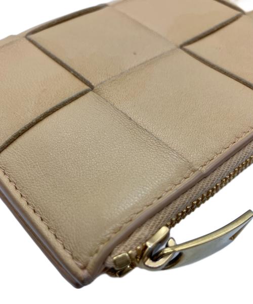 BOTTEGA VENETA（ボッテガベネタ）BOTTEGA VENETA (ボッテガベネタ) マキシイントレチャート ミディアム カセット ウォレット ベージュの古着・服飾アイテム