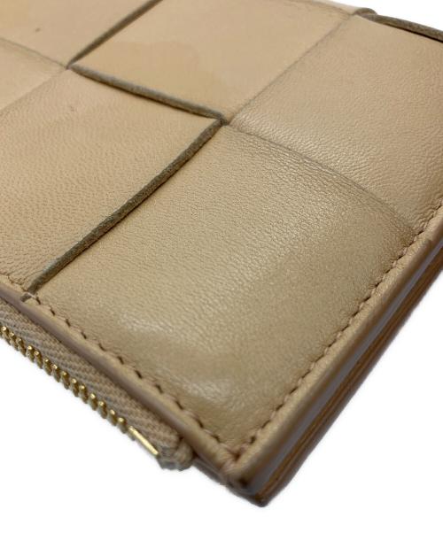 BOTTEGA VENETA（ボッテガベネタ）BOTTEGA VENETA (ボッテガベネタ) マキシイントレチャート ミディアム カセット ウォレット ベージュの古着・服飾アイテム