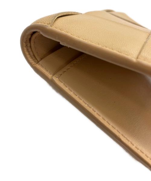 BOTTEGA VENETA（ボッテガベネタ）BOTTEGA VENETA (ボッテガベネタ) マキシイントレチャート ミディアム カセット ウォレット ベージュの古着・服飾アイテム