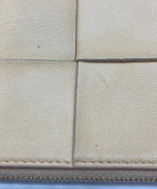 BOTTEGA VENETA（ボッテガベネタ）BOTTEGA VENETA (ボッテガベネタ) マキシイントレチャート ミディアム カセット ウォレット ベージュの古着・服飾アイテム