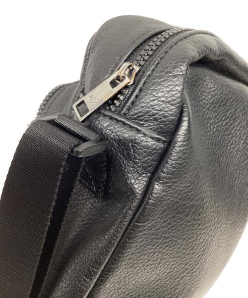 ARMANI EXCHANGE（アルマーニ エクスチェンジ）ARMANI EXCHANGE (アルマーニ エクスチェンジ) ショルダーバッグ ブラックの古着・服飾アイテム