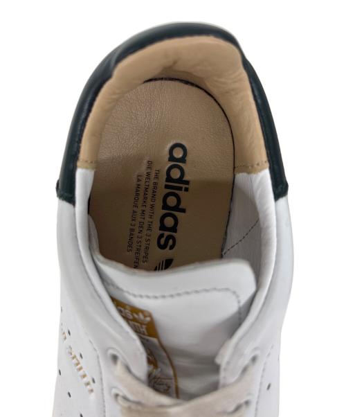 adidas（アディダス）adidas (アディダス) スニーカー ホワイト サイズ:24の古着・服飾アイテム