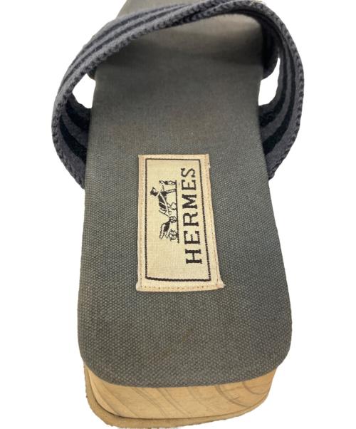 HERMES（エルメス）HERMES (エルメス) クロスストラップサンダル グレー サイズ:24の古着・服飾アイテム