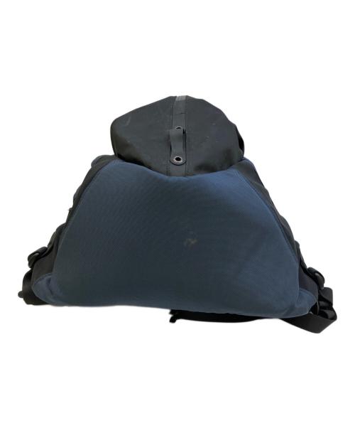 ARC'TERYX（アークテリクス）ARC'TERYX (アークテリクス) リュック ブラック×ネイビーの古着・服飾アイテム