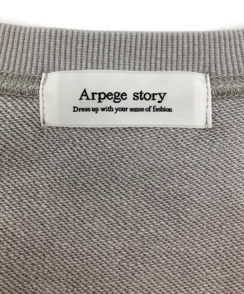 ARPEGE STORY（アルページュストーリー）ARPEGE STORY (アルページュストーリー) 袖レースフロッキーロゴスウェット グレー サイズ:2の古着・服飾アイテム