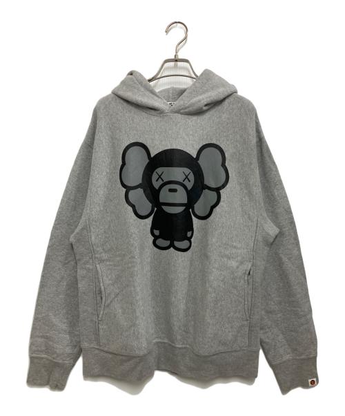 BABY MiLO（ベビーマイロ）BABY MiLO (ベビーマイロ) KAWS (カウズ) プルオーバーパーカー グレー サイズ:Mの古着・服飾アイテム