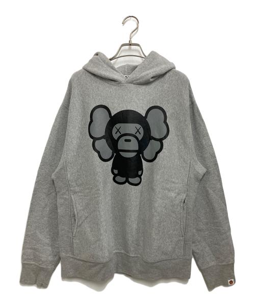 BABY MiLO（ベビーマイロ）BABY MiLO (ベビーマイロ) KAWS (カウズ) プルオーバーパーカー グレー サイズ:Mの古着・服飾アイテム
