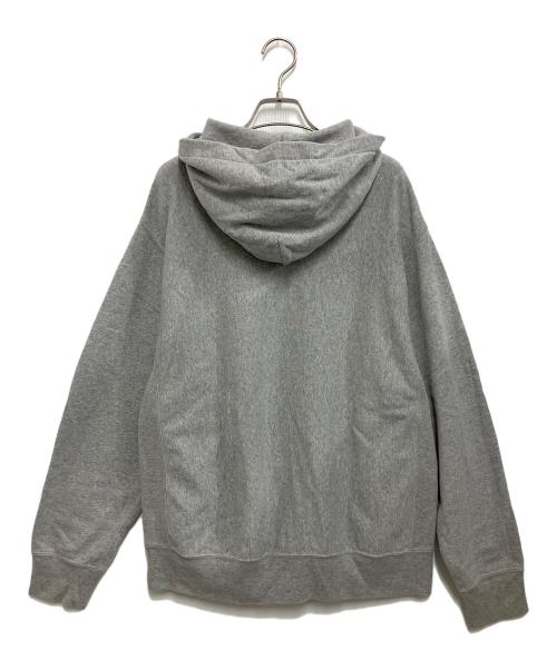 BABY MiLO（ベビーマイロ）BABY MiLO (ベビーマイロ) KAWS (カウズ) プルオーバーパーカー グレー サイズ:Mの古着・服飾アイテム