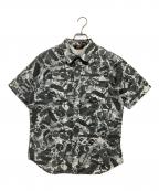 A BATHING APE×KAWSアベイシングエイプ×カウズ）の古着「半袖シャツ」｜グレー