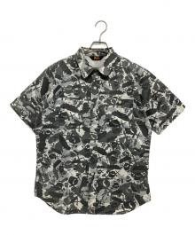 A BATHING APE×KAWS（アベイシングエイプ×カウズ）の古着「半袖シャツ」｜グレー