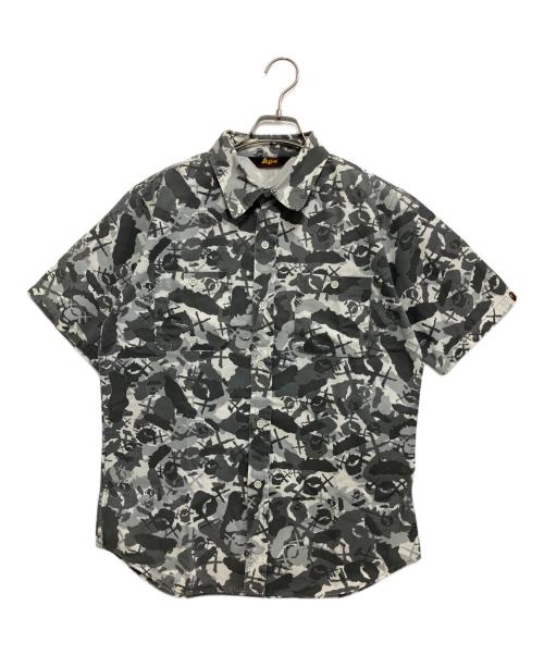 A BATHING APE（アベイシングエイプ）A BATHING APE (アベイシングエイプ) KAWS (カウズ) 半袖シャツ グレー サイズ:Mの古着・服飾アイテム