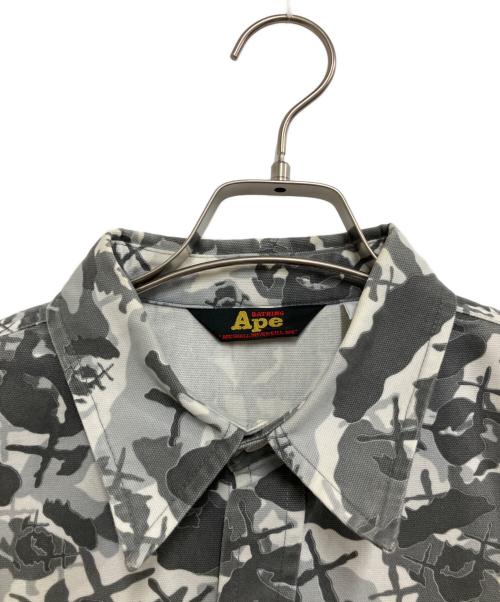 A BATHING APE（アベイシングエイプ）A BATHING APE (アベイシングエイプ) KAWS (カウズ) 半袖シャツ グレー サイズ:Mの古着・服飾アイテム