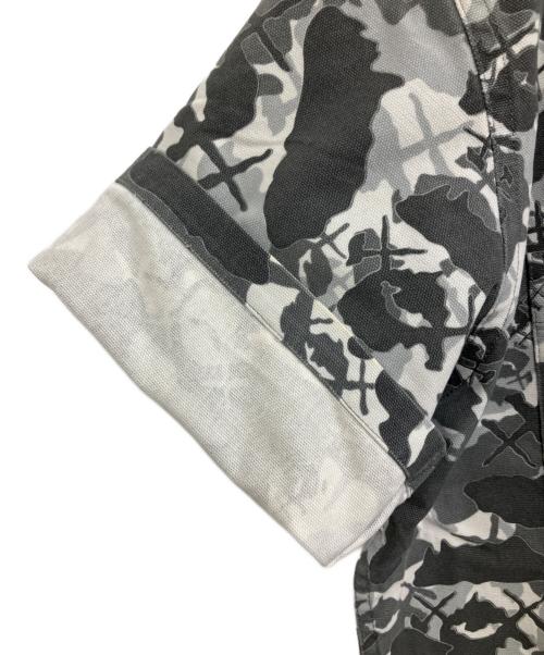 A BATHING APE（アベイシングエイプ）A BATHING APE (アベイシングエイプ) KAWS (カウズ) 半袖シャツ グレー サイズ:Mの古着・服飾アイテム