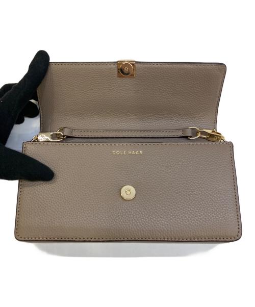 COLE HAAN（コールハーン）COLE HAAN (コールハーン) ダニエラ ウォレット オンアチェーン ブラウンの古着・服飾アイテム