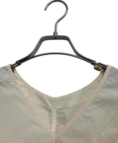 emmi（エミ）emmi (エミ) ノースリーブワンピース アイボリー サイズ:Sの古着・服飾アイテム